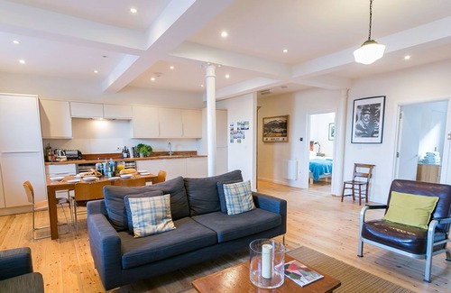 Ty Croes Apartment | Capel Seion - sleeps 22 guests in 11 bedrooms