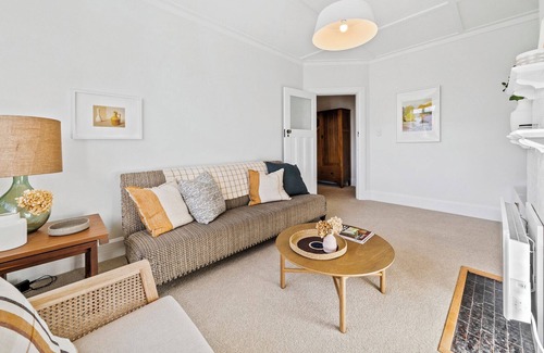 Wellington House | Capital Charm – Wellington Holiday Unit