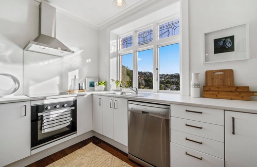 Wellington House | Capital Charm – Wellington Holiday Unit