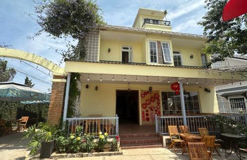 Da Lat Hotel | Capital O 1231 Hoang Yen Hotel & Coffee