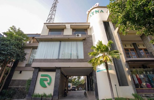 Probolinggo Hotel | Capital O 1430 Hotel Ratna Syariah