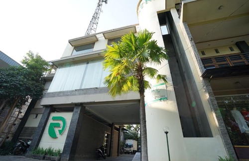 Probolinggo Hotel | Capital O 1430 Hotel Ratna Syariah