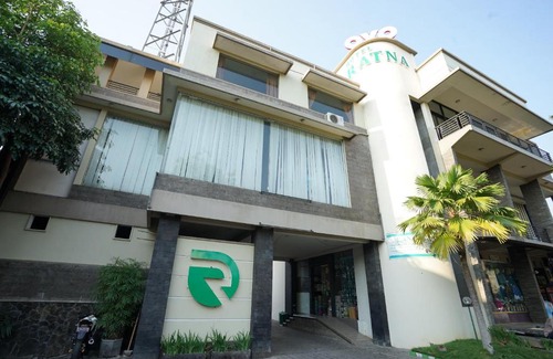 Probolinggo Hotel | Capital O 1430 Hotel Ratna Syariah
