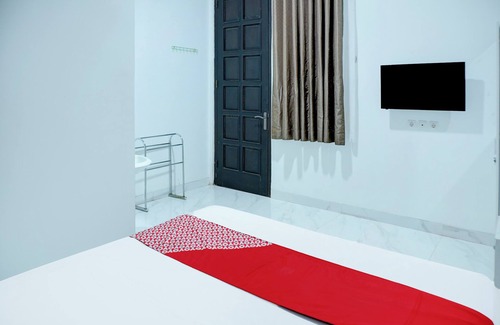 West Cirebon Hotel | Capital O 94491 Family Homestay