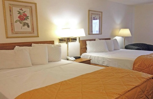 Mexico Hotel | Capital O Amerihost Inn and Suites Mexico Hwy 54 MO