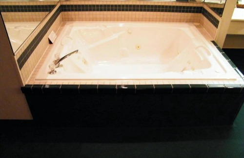 Mexico Hotel | Capital O Amerihost Inn and Suites Mexico Hwy 54 MO