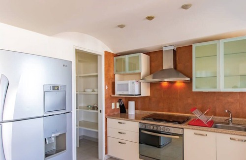 El Yaqui Condo | Capitalia - Executive Retreat w/GYM