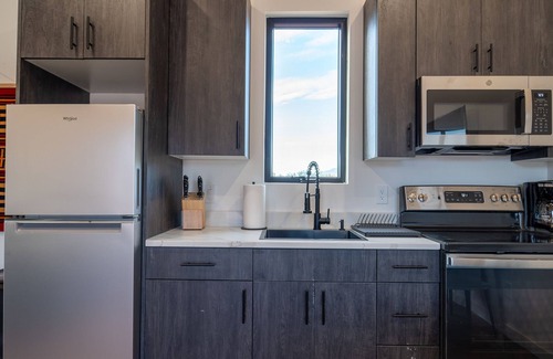Torrey House | Capitol Casita - 2BD+loft+2BA and rooftop deck