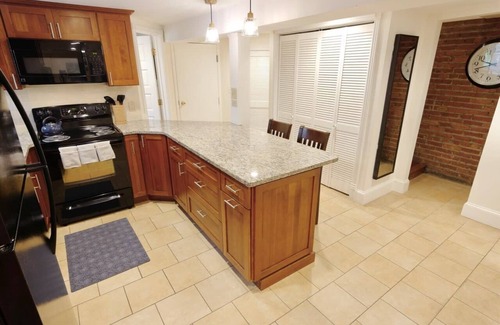 H Street Corridor Apartment | Capitol Hill Delight With Patio
