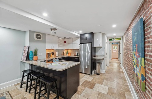 Southeast Apartment | Capitol Hill-SLPS 4-Walk 2 blk Metro/Cafes