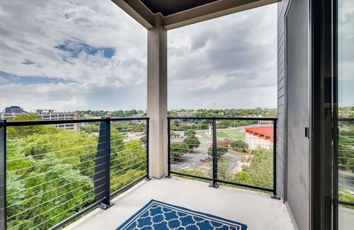 West End Condo | Capitol View Condos | Downtown Austin - Lone Star