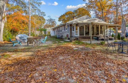 Mashpee House | Cappawack Cottage - Charming 3 BDR with Fire Pit