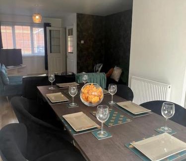 Loughborough House | CAPRI 13 SA's 3 bedroom home, close to Loughborough University and M1