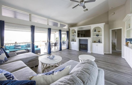 Isles of Capri House | Capri Charm Remodeled Oasis w/Heated Pool-Kayaks
