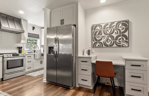 Northport House | Capstone Manor Luxe Design 3bd2ba No Fees Central yet Tranquil