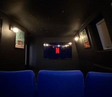 Roubaix House | Capsule Candy - piscine à boules - cinéma privé