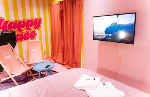 Marchienne-au-Pont Apartment | Capsule Girl Power SPA - balneo - Sauna - Karaoké - Billard - 2 chambres
