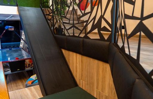 Valenciennes Apartment | Capsule Luna Park - Jacuzzi - Sauna - Jeux & Arcades - Billard - Netflix & Home cinéma -