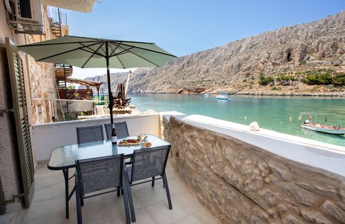 Gerolimenas Apartment | Captain Antonis - Authentic Seafront Living in Gerolimenas