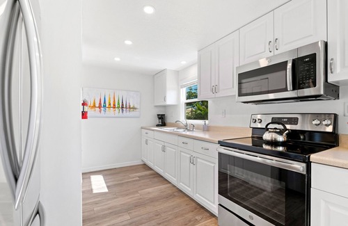 Rock Ridge House | Captain's Chest - 5 min to beach - 2bed 2bath Whole house