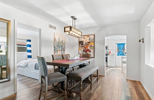 Rock Ridge House | Captain's Chest - 5 min to beach - 2bed 2bath Whole house