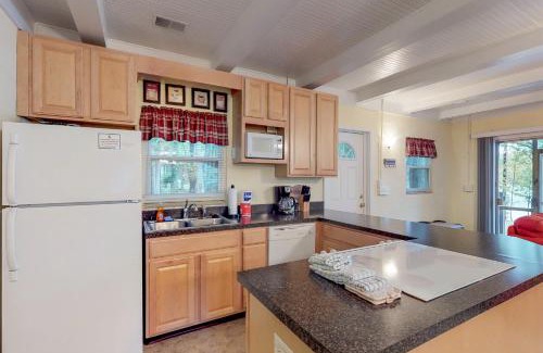 Leesville House | Captain's Cove