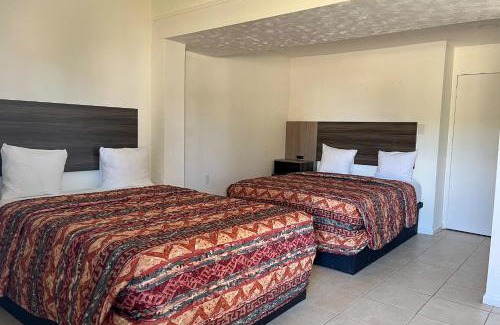Everglades City Hotel | Captain's Table Hotel by Everglades Adventures