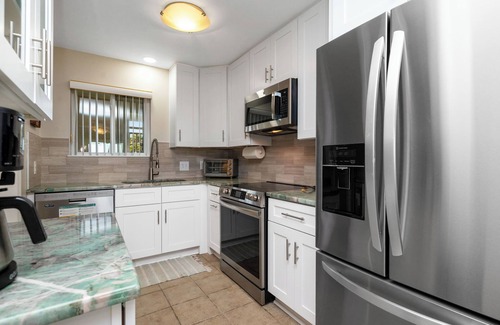 Caswell Beach Condo | Captains Choice: Oceanfront Condo with Covered Balcony and Community Pool