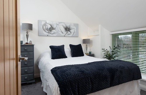 Saint Erth Praze House | Captains Rest - a cottage that sleeps 4 guests in 2 bedrooms