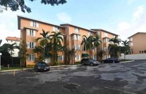 Saint Andrew Apartment | Captivating 1-Bed Ravinia Apartment in Kingston