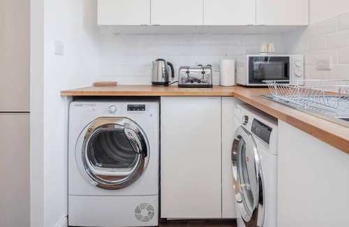 West Thurrock Apartment | Captivating 2-Bed Apartment in Grays