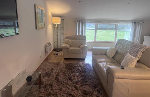 Motherwell Apartment | Captivating 2 Bed Apartment in Newhouse