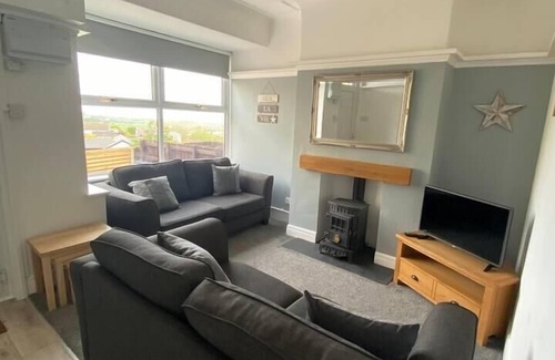 Meliden Cottage | Captivating 2-Bed Cottage in Prestatyn