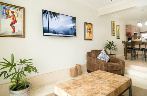 Kingston House | Captivating 2-Bed Town-House in Kingston