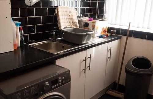 Shirley House | Captivating 3-Bed House in Birmingham