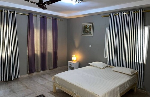 West Coast Division House | Captivating 5-bedroom duplex with 4 toilets