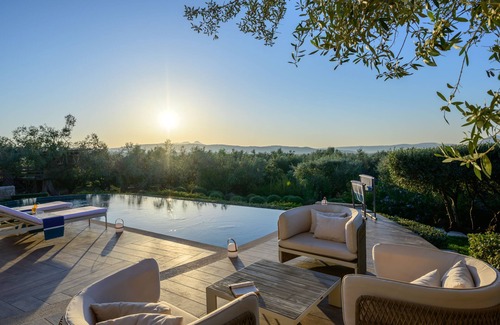 Tragana Villa | Captivating 5br pool villa close Navarino Golf