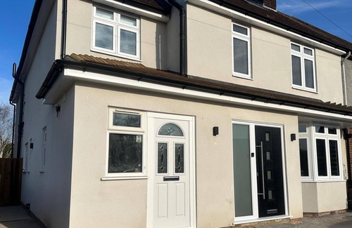 Waltham Abbey House | Captivating 7 -Bed House in Waltham Abbey