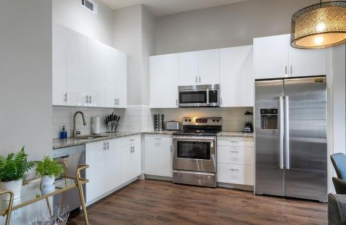 Central Business District Apartment | Captivating Condo near City Hot Spots