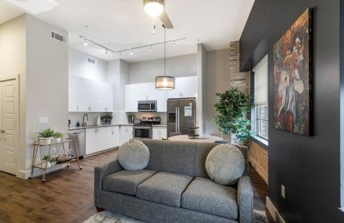 Central Business District Apartment | Captivating Condo near City Hot Spots