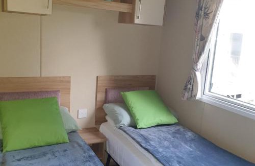Prestonpans Resort | Caravan under the tree