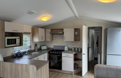 Brazzacott Cabin | CaravanBreak/3bed/PetsOk/FreeP/Tv/WiFi