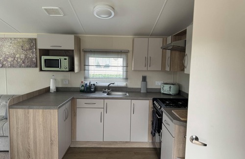 Brazzacott Cabin | CaravanBreak/3bed/PetsOk/FreeP/Tv/WiFi