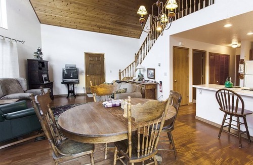 Emigrant Cottage | Carbella Cabin - Charming Cabin On Over 70 Acres Overlooking Tom Miner Basin