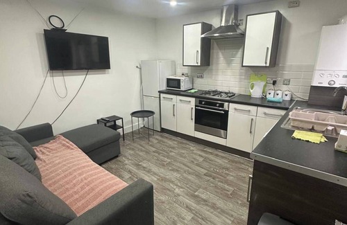 Riverside Apartment | Cardiff Cathedral Apartment