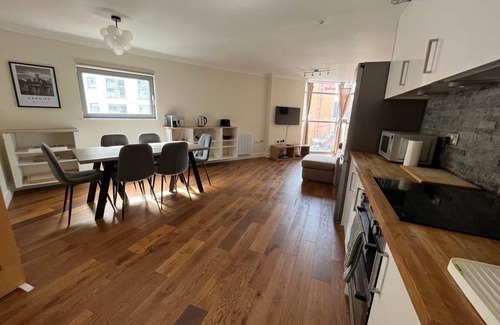 Castle Quarter Apartment | Cardiff City Centre Apartment (with parking)