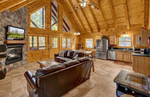 Sugar Grove Cabin | Cardinal Cabin (Hocking Hills area)