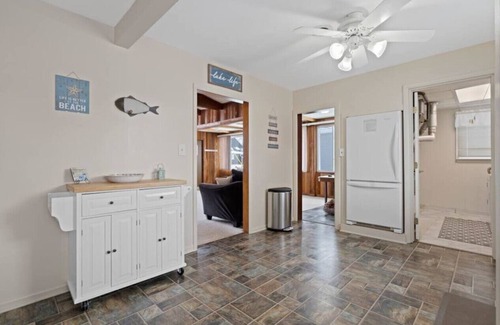 Lexington House | Cardinal Cottage Retreat! 4 Homes Away from beach!