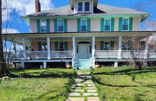 Montgomery House | Cardinal Farm - Montgomery, NY