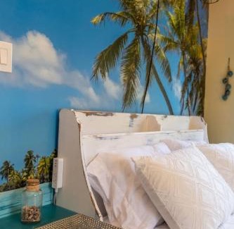 Cornwall House | Cardinal Inn Beach Room